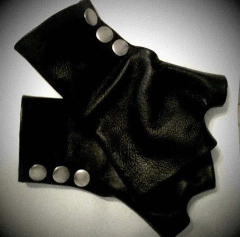 Versatile Black Fingerless Leather Gloves – Ideal for Riding, Errands, and Everyday Style